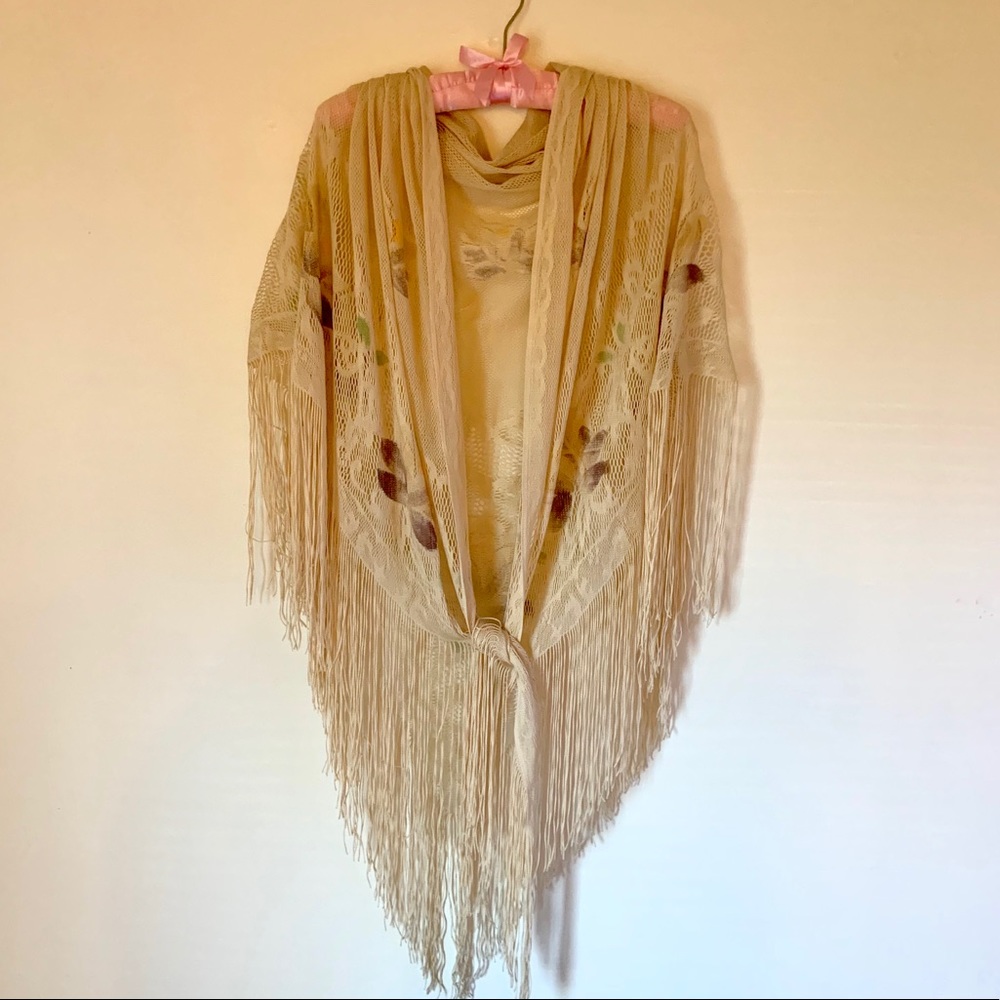🌸 Delicate Floral Vintage Shawl 🌸
